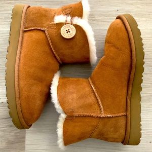 UGG Boots - Bailey Button